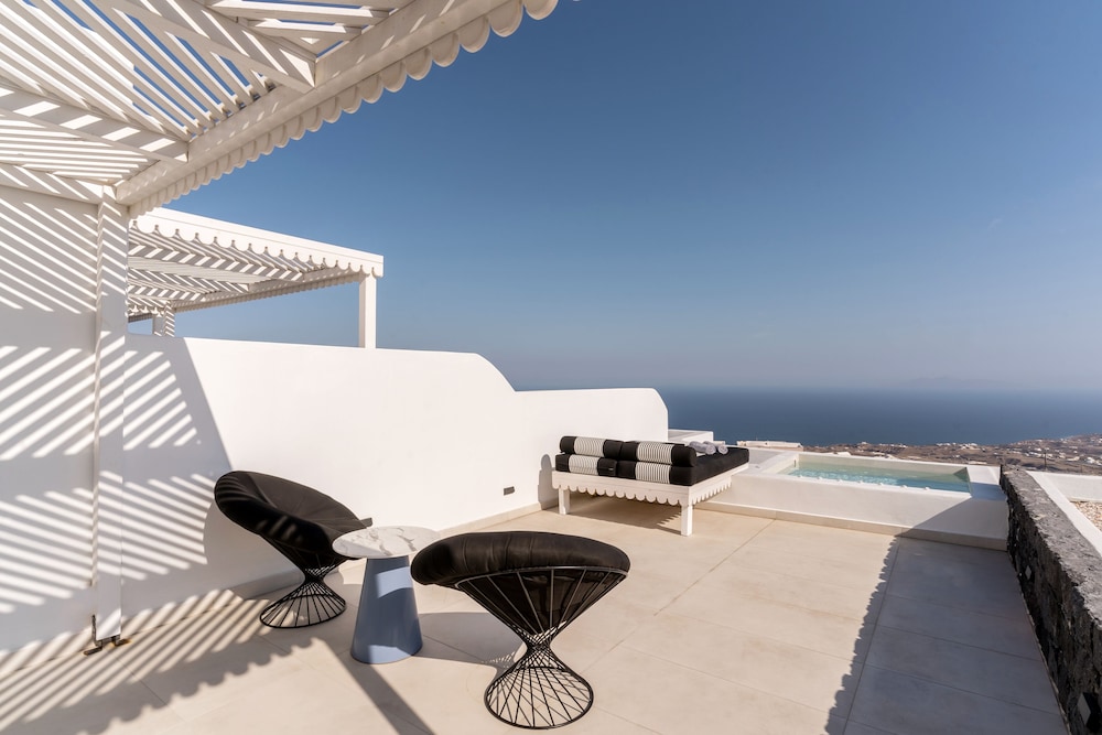Deluxe Suite with Sea View and Hot Tub - Photo 7