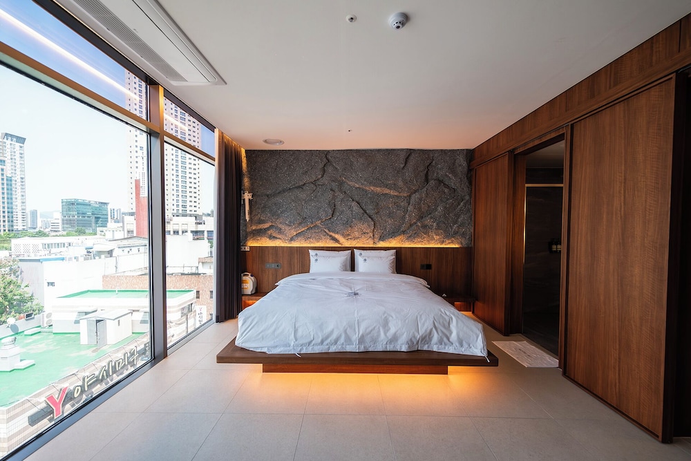 Deluxe, City View - Photo 2