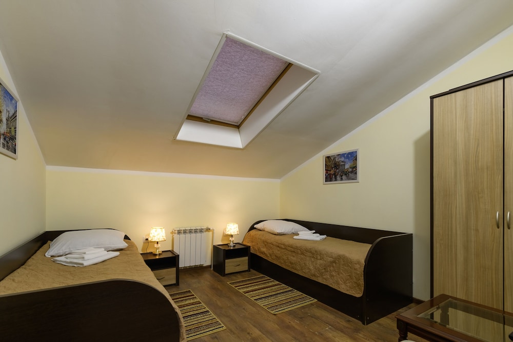 Standard Twin Room (Attic)