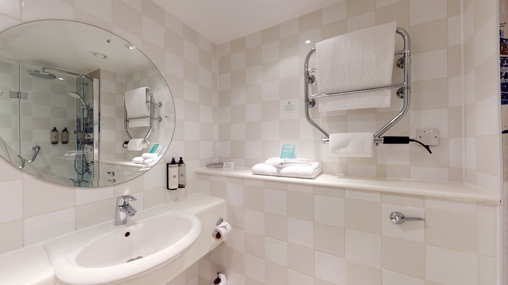 Premium Room, 1 King Bed (Super King) - Photo 8