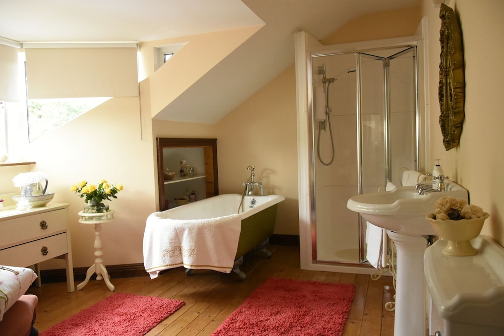 Comfort Twin Room, Shared Bathroom photo 2