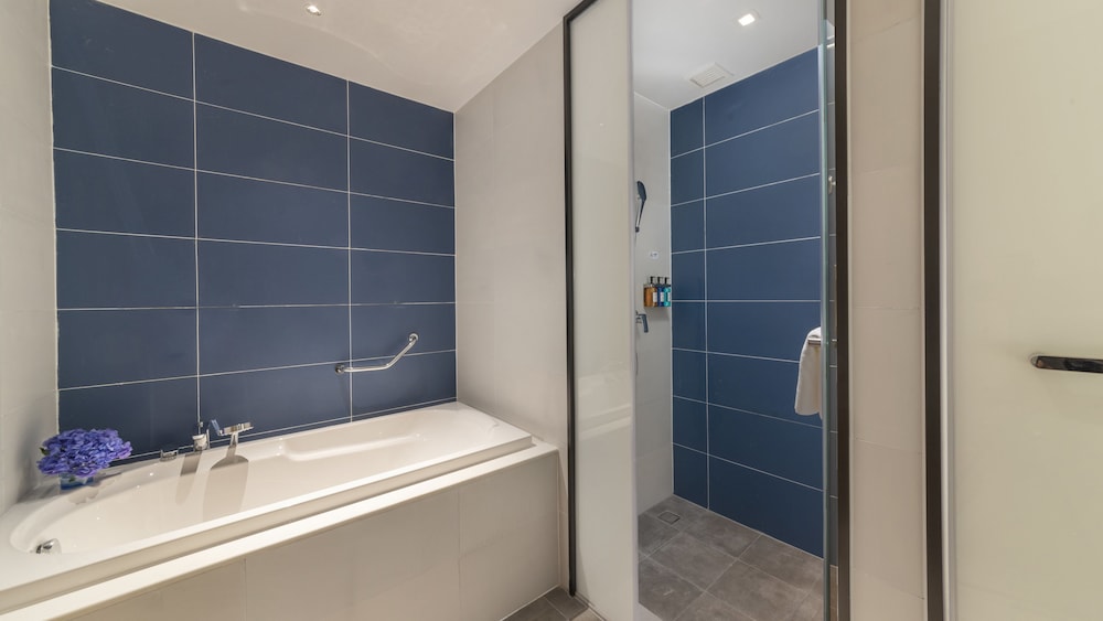 Suite, 1 King Bed, Balcony - Photo 2
