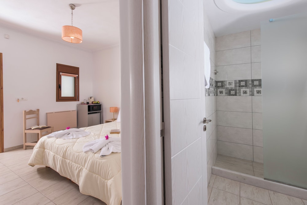 Standard Room - Photo 11