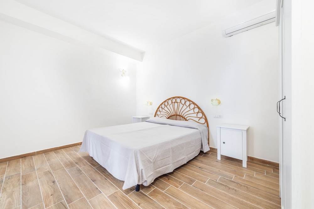Standard Apartment, 1 Bedroom, Balcony, Partial Sea View photo 2