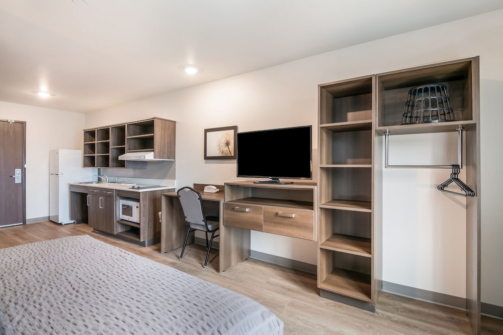 Suite, 1 Queen Bed, Accessible, Non Smoking photo 3