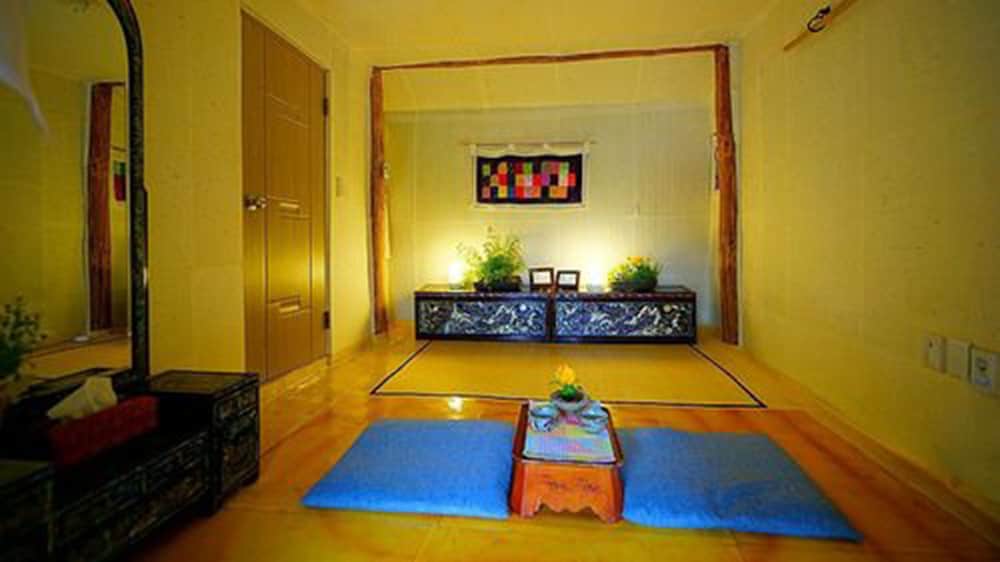 Room (4) photo 3