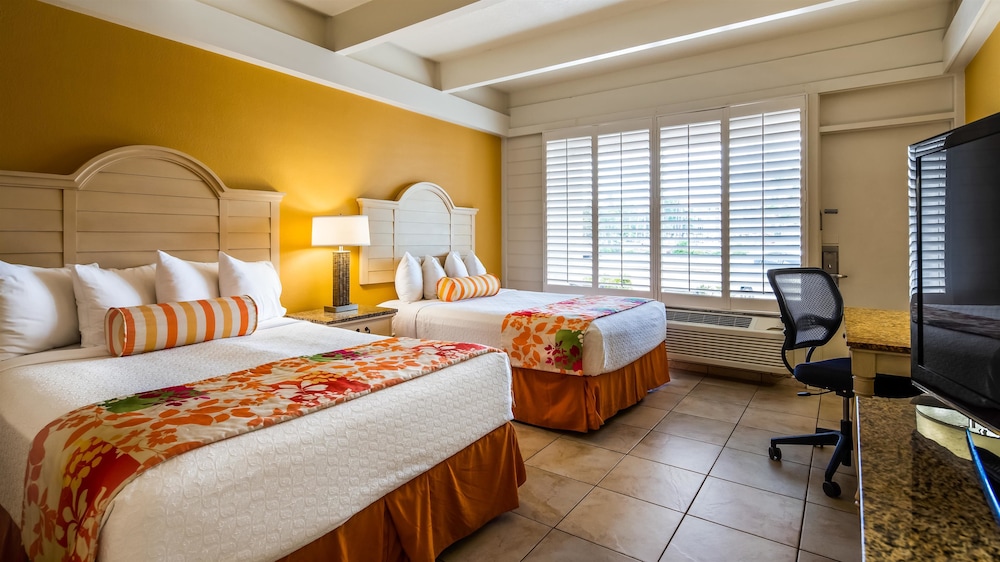 Standard Room, Multiple Beds, Non Smoking, Refrigerator & Microwave (No Balcony) - Photo 1