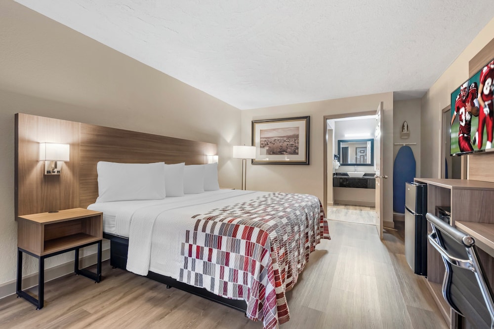 Superior Room, 1 King Bed, Roll-in Shower, Non Smoking - Photo 1