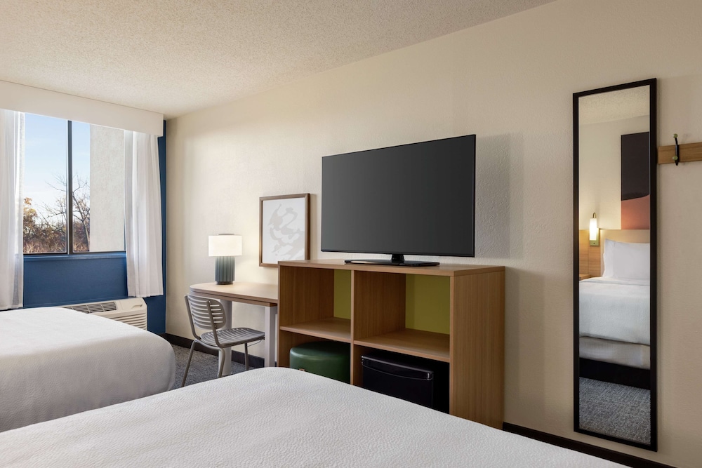 Room, 2 Queen Beds, Non Smoking - Photo 3