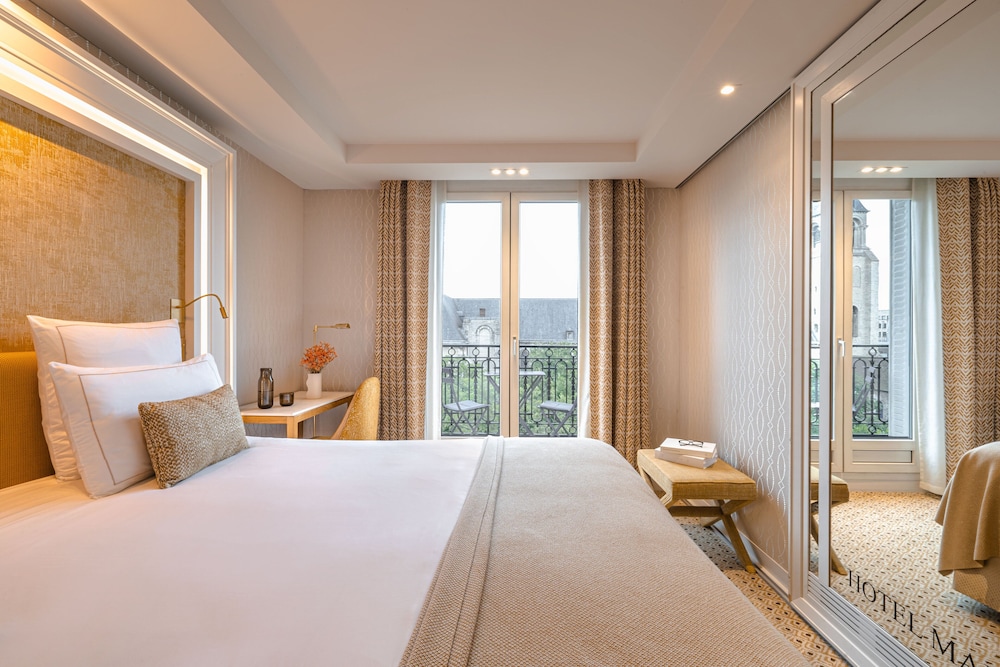 Superior Room, City View