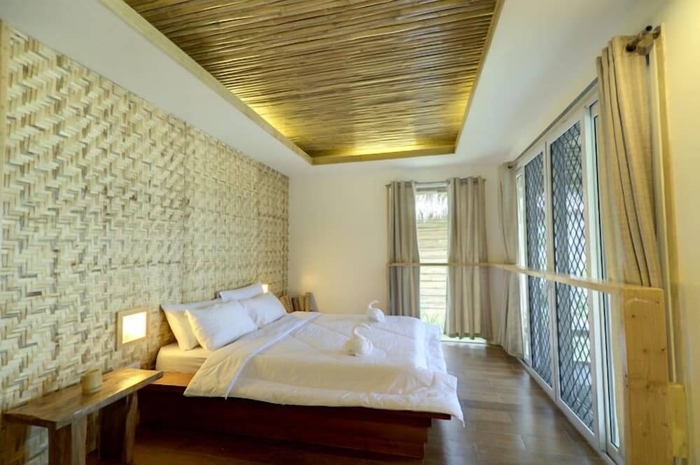 Beachfront Suite photo 2