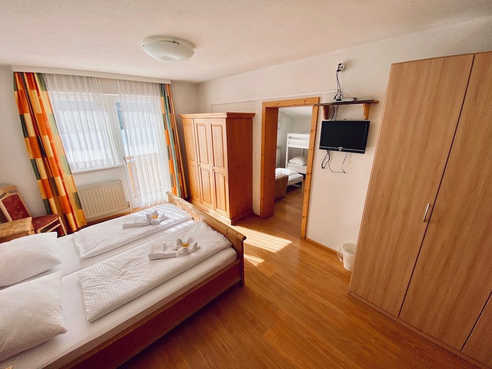 Comfort Quadruple Room photo 2