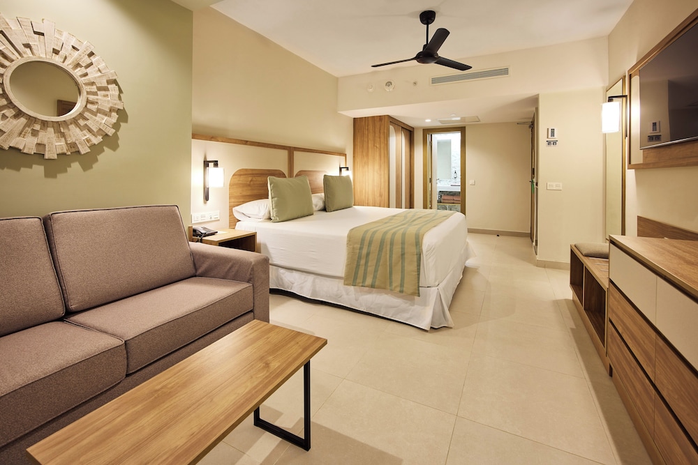 Double Room, Private Pool (vista Al Mar Frontal (l | 18+ ))