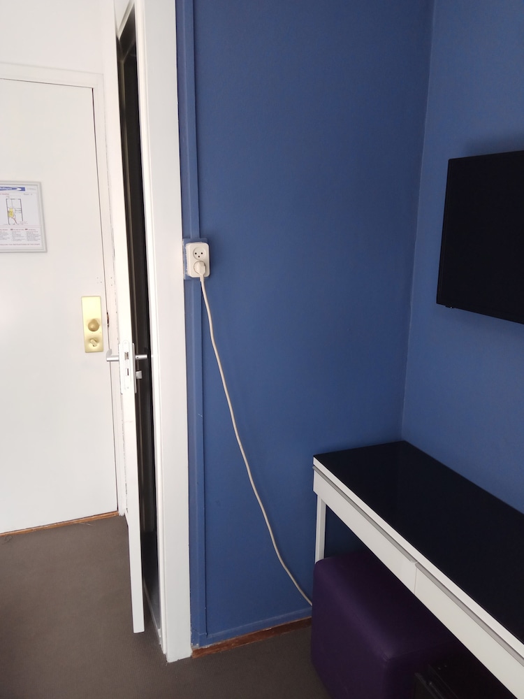 Economy Double Room, 1 Double Bed, Private Bathroom photo 2