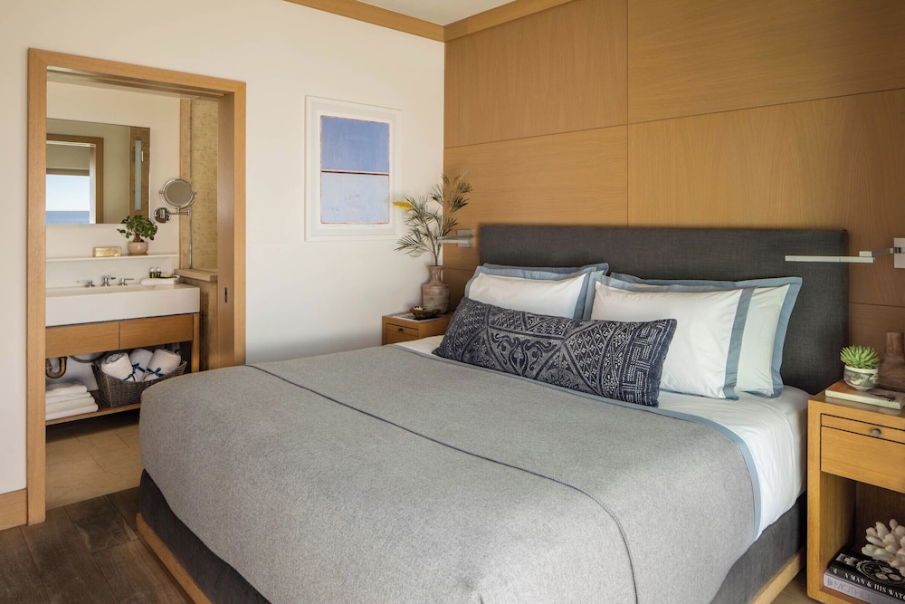 Junior Suite, 1 King Bed, Balcony, Oceanfront (Fireplace) photo 3
