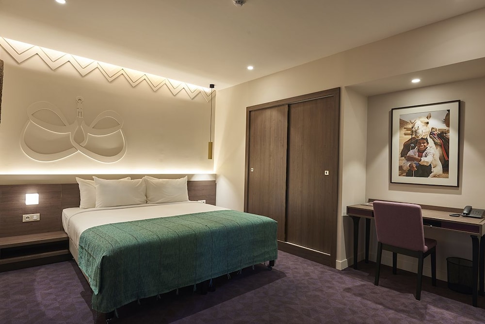 Suite, 1 Bedroom (M) photo 3