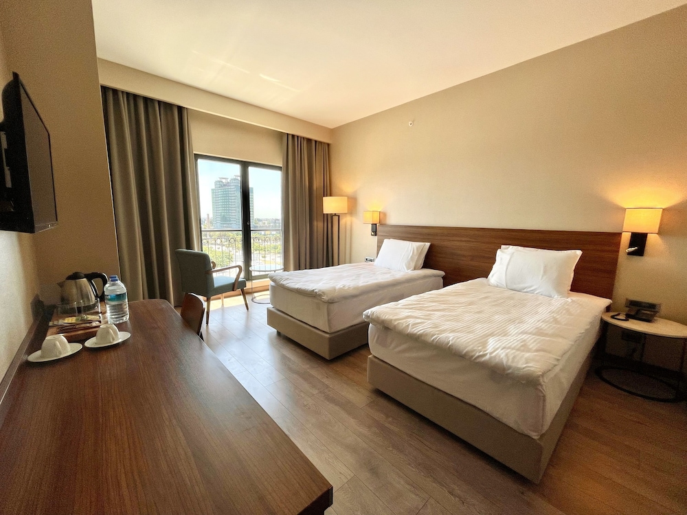 Standard Twin Room, City View