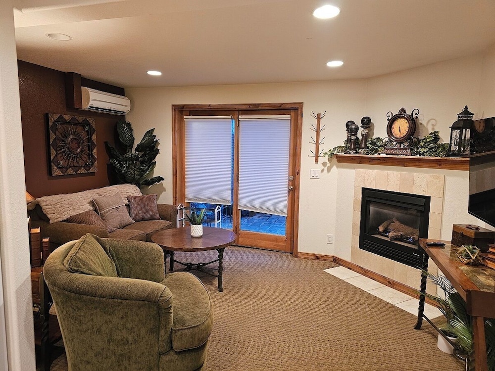 Condo, 1 Queen Bed, Fireplace, Mountain View photo 1