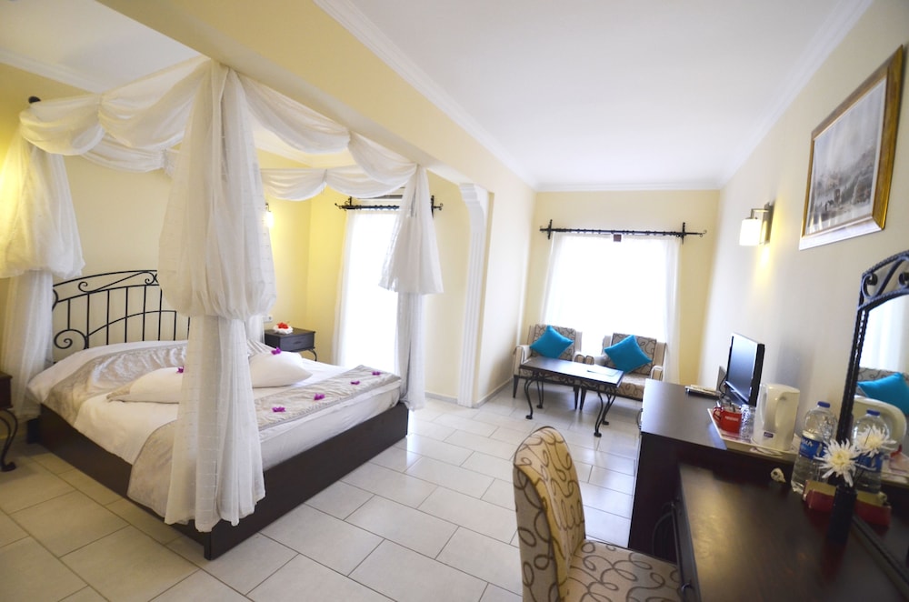 Front Double Room