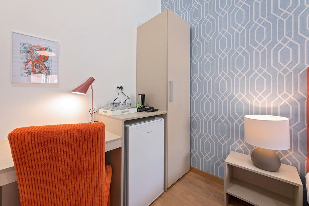 Superior Double or Twin Room, City View - Photo 5