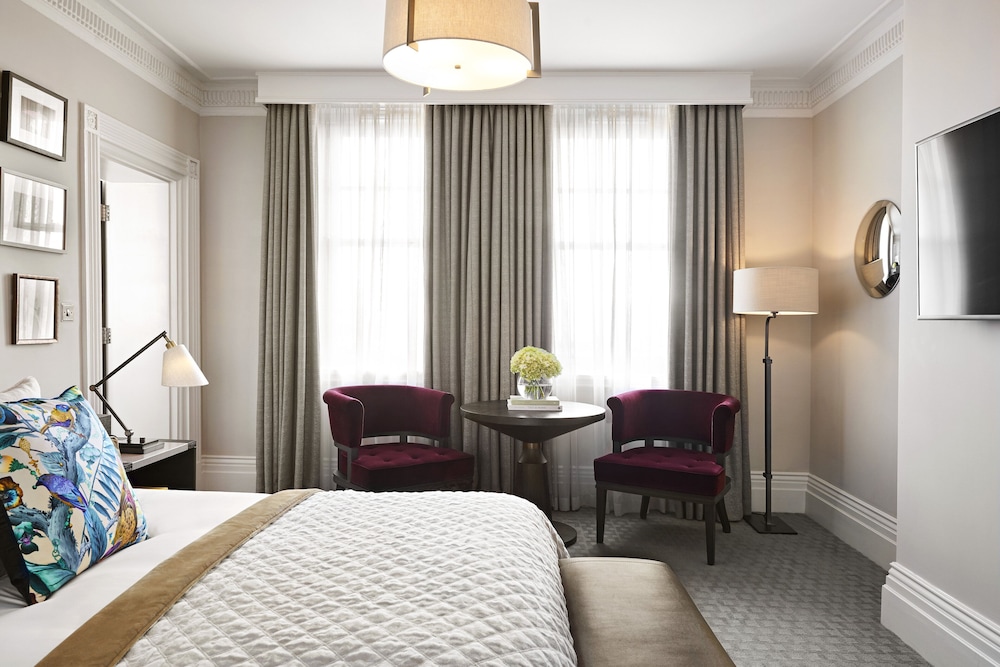 1 Queen Premium Room thumbnail 6
