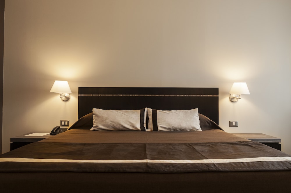 Classic Double Room, 1 King Bed photo 3