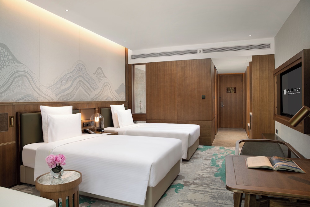 DELUXE ROOM, 2 Single Size Beds, Private Balcony, Mountain View - Photo 3