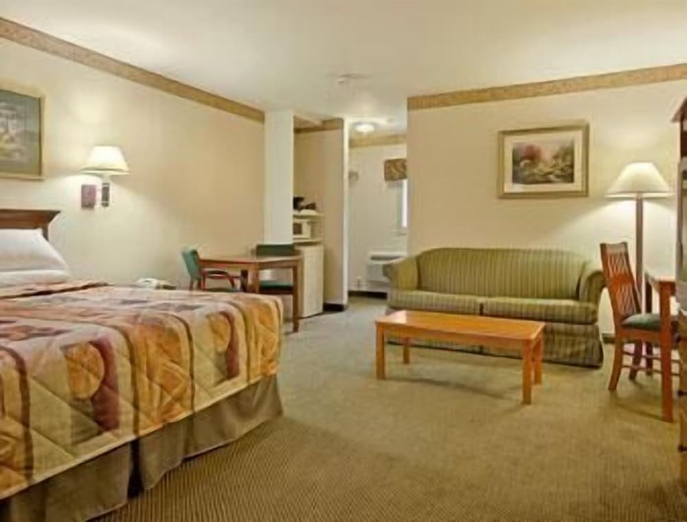 Standard Room, 1 King Bed - Photo 6