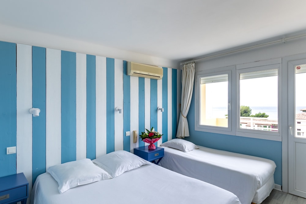 Triple Room, Sea View - Photo 2