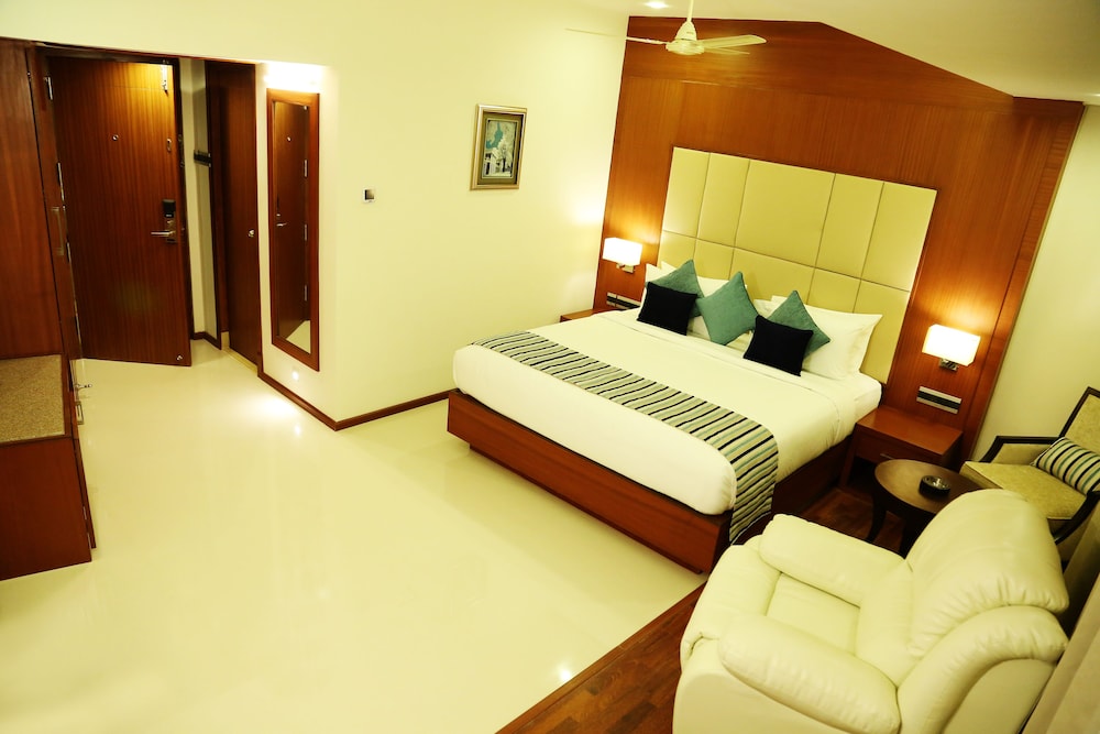 Club Room, 1 Bedroom, Non Smoking, City View photo 3
