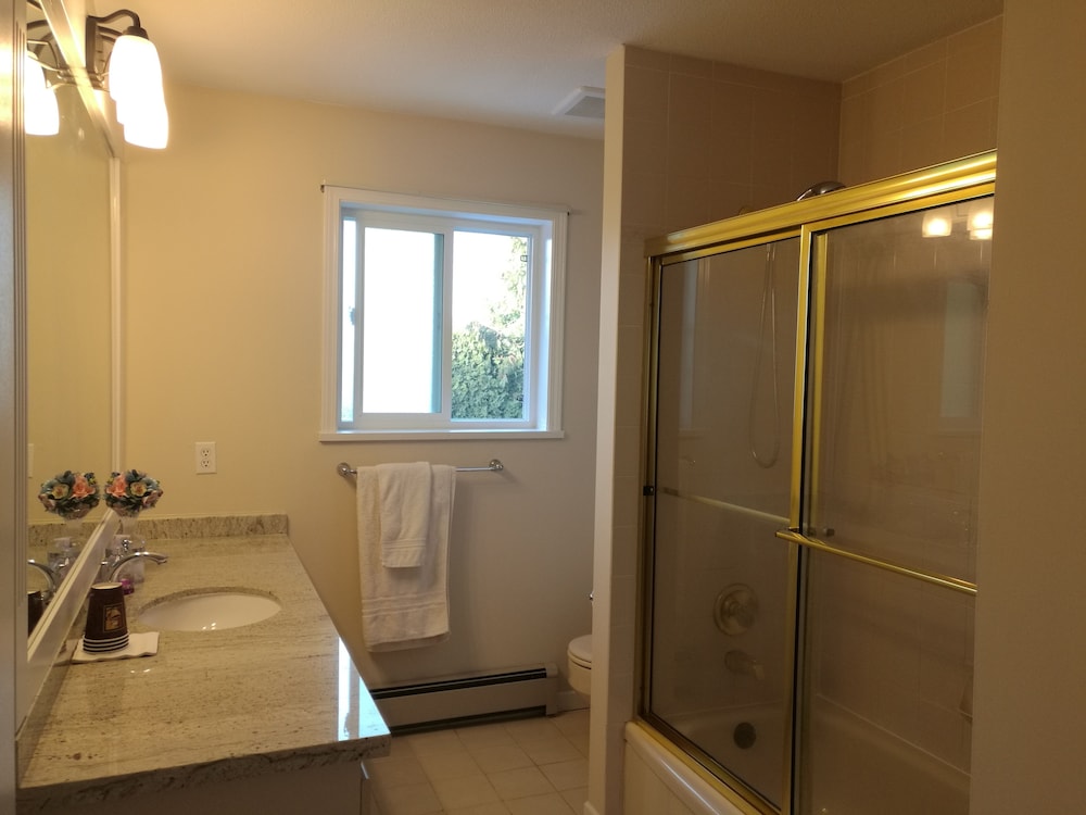 Comfort Suite, 1 Queen Bed with Sofa bed photo 2