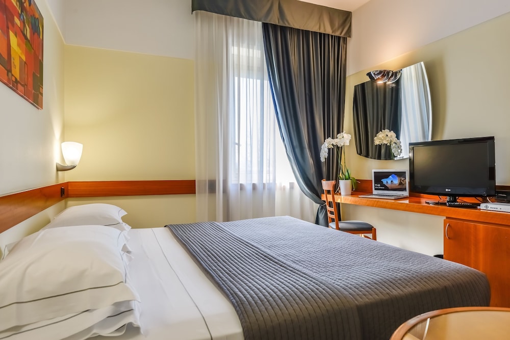 Classic Double Room (Sleep and Fly) - Photo 2