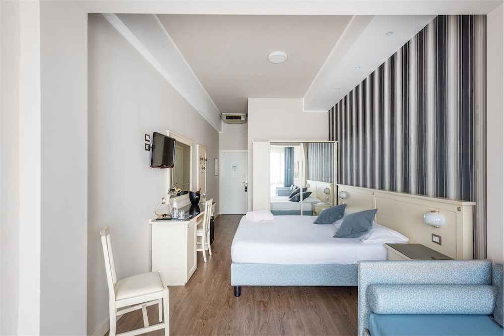 Comfort Triple Room, Lake View photo 3