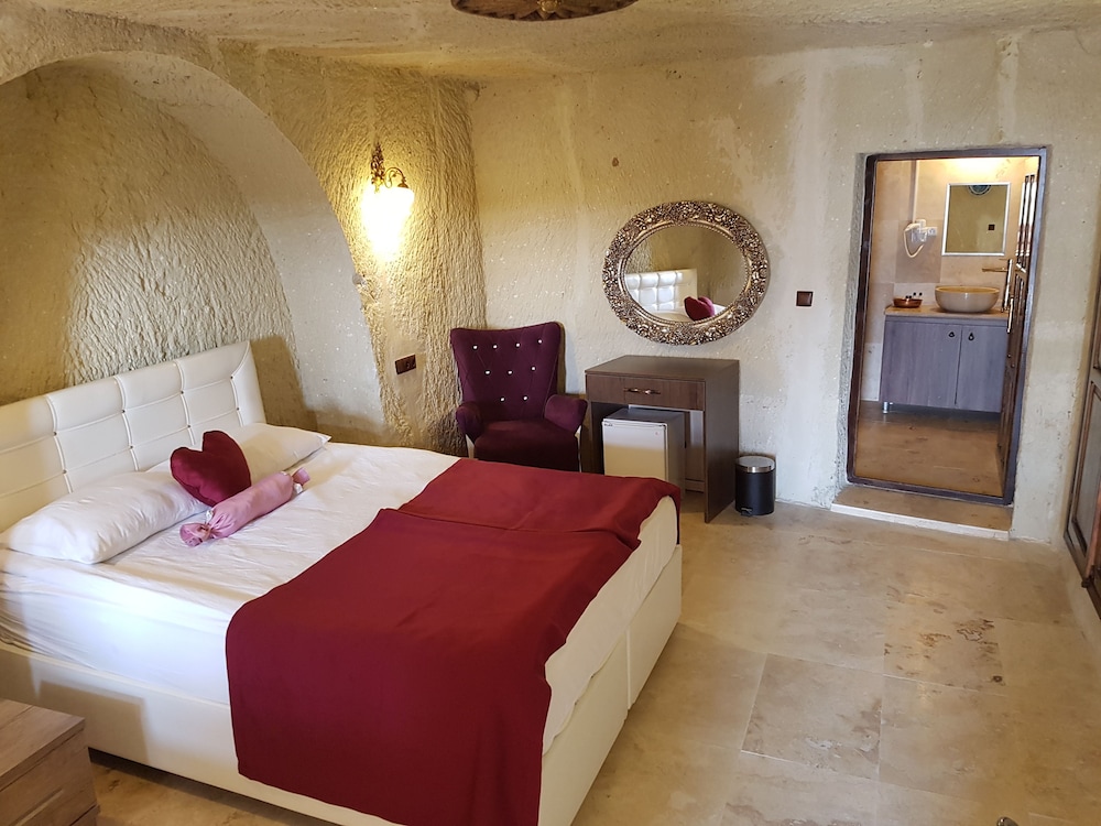 Suite (Cave) photo 3