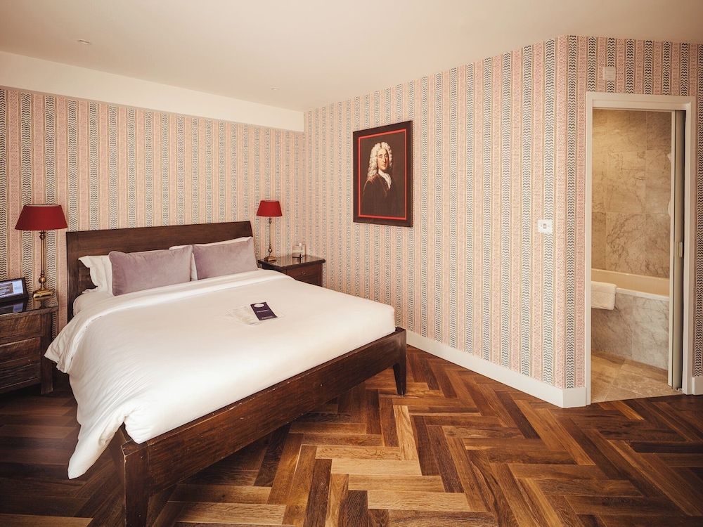 Room, 1 King Bed (Fellows) photo 2