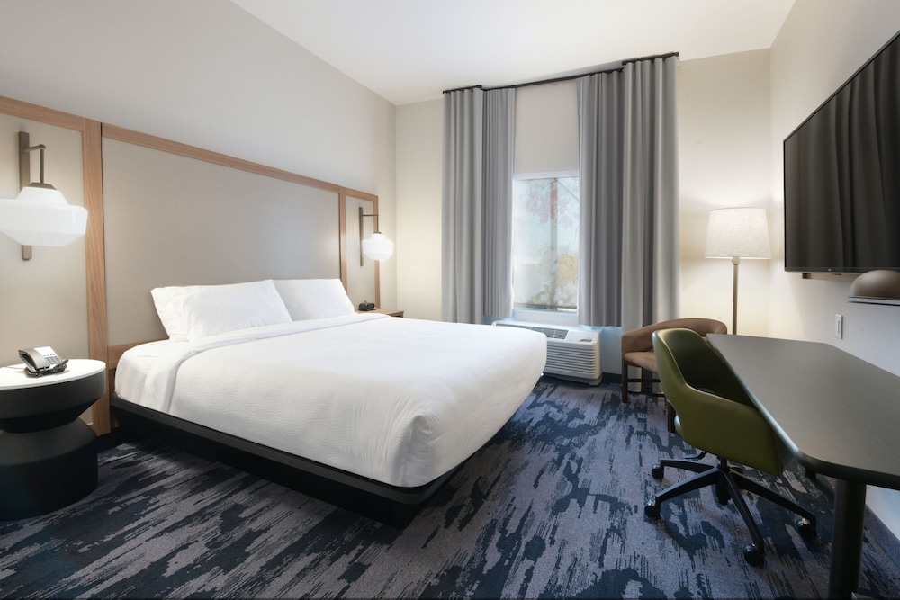 Room, 1 King Bed (Hearing Accessible) - Photo 2