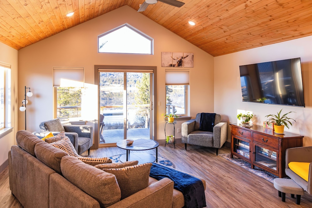Luxury Suite, Balcony, Lake View photo 2