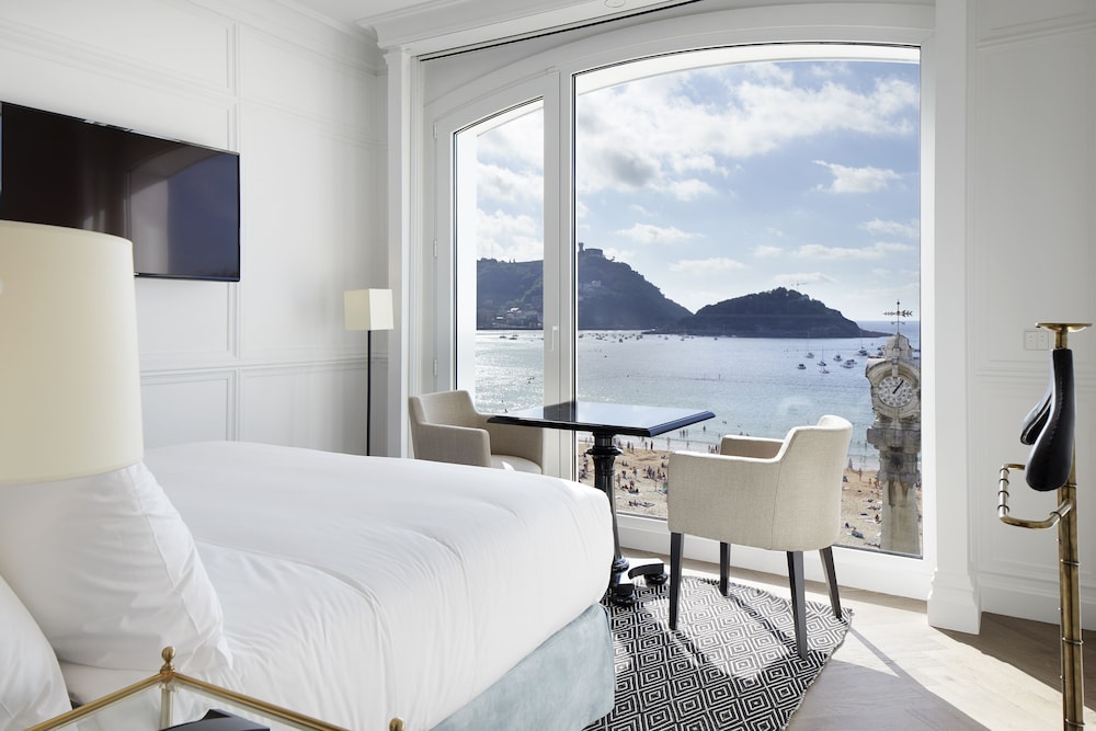 Panoramic Room Bahía de la Concha - Photo 1