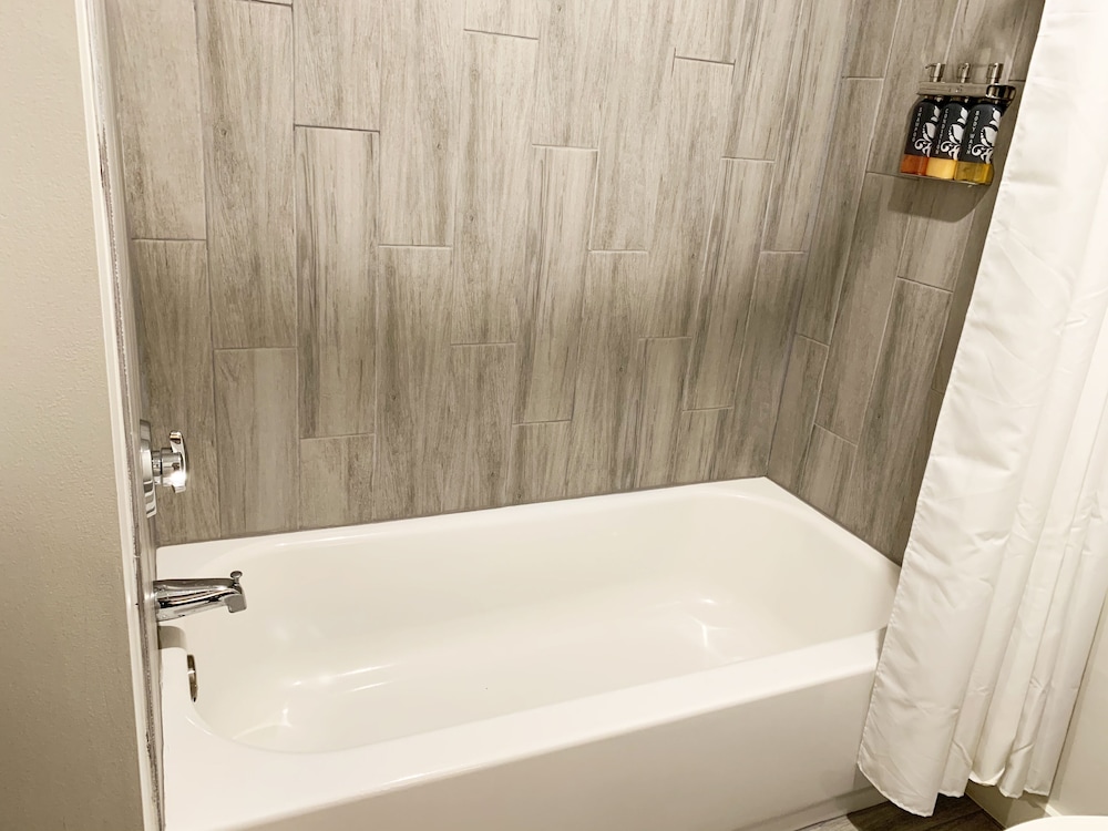 Superior Room, 2 Queen Beds, Bathtub