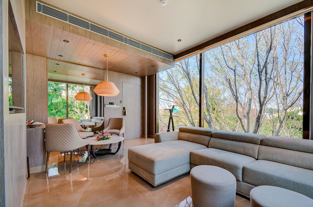 Suite, City View - Photo 2