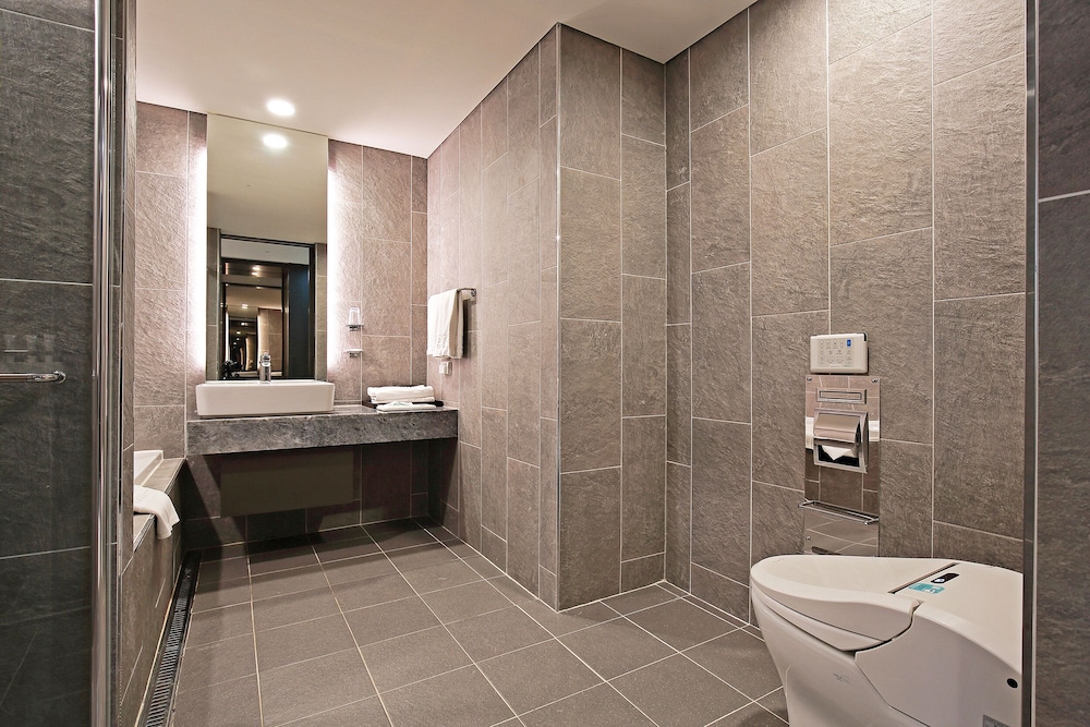 Sky Suite, Ocean View - Photo 8