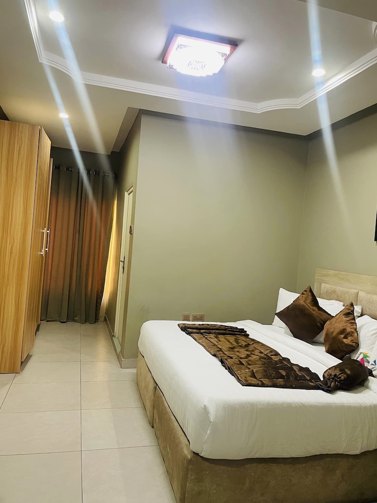 Economy Room