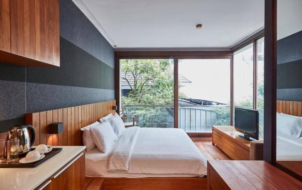 Studio Corner (King Size Bed) photo 3