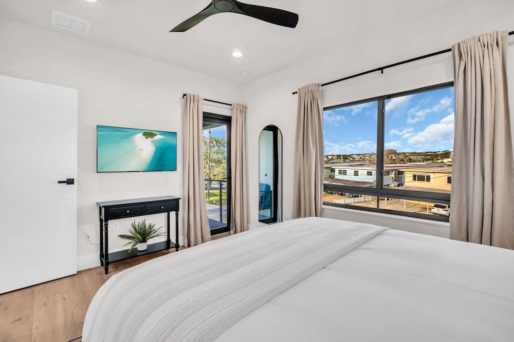 NEW 4 Bed 3 Bath Heated Salt Pool Walk2beach, Foto 63