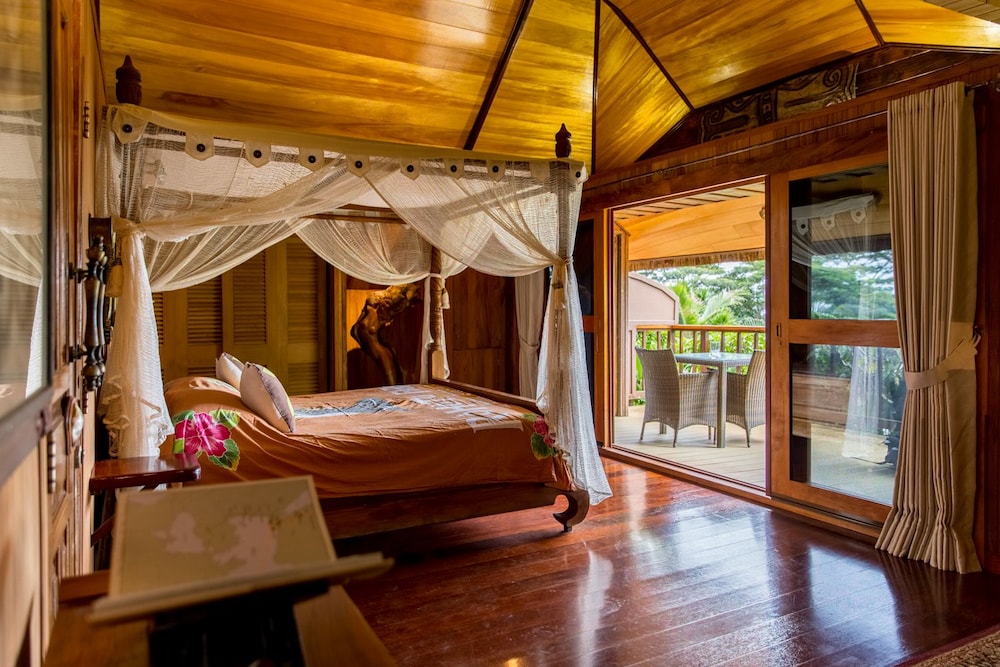 Superior Lagoon View Bungalow photo 1