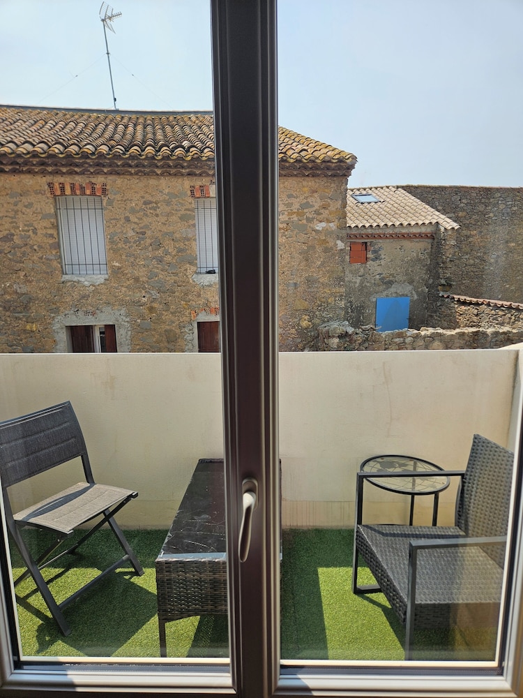 Room, Balcony, City View photo 3