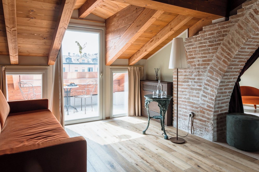 Suite, Lake View photo 3