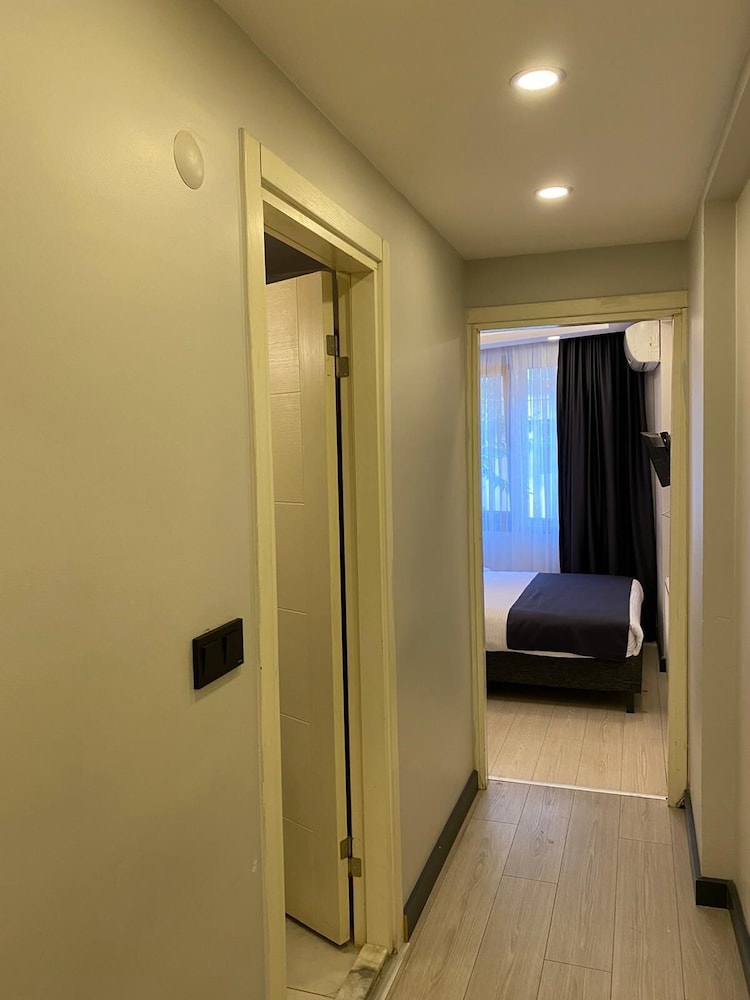 Economy Double Room photo 2
