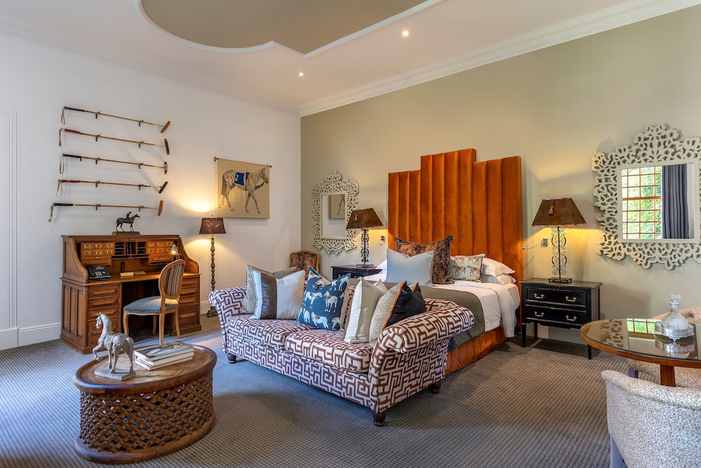 Luxury Suite, 1 King Bed thumbnail 6