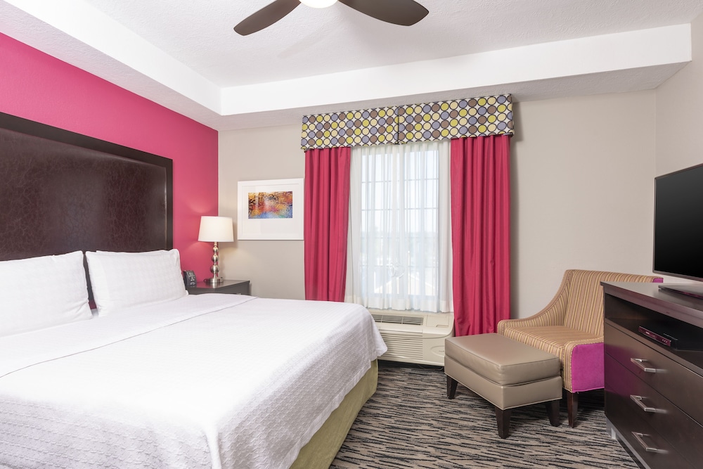 Suite, 1 King Bed, Accessible, Non Smoking (Roll-in Shower) - Photo 2